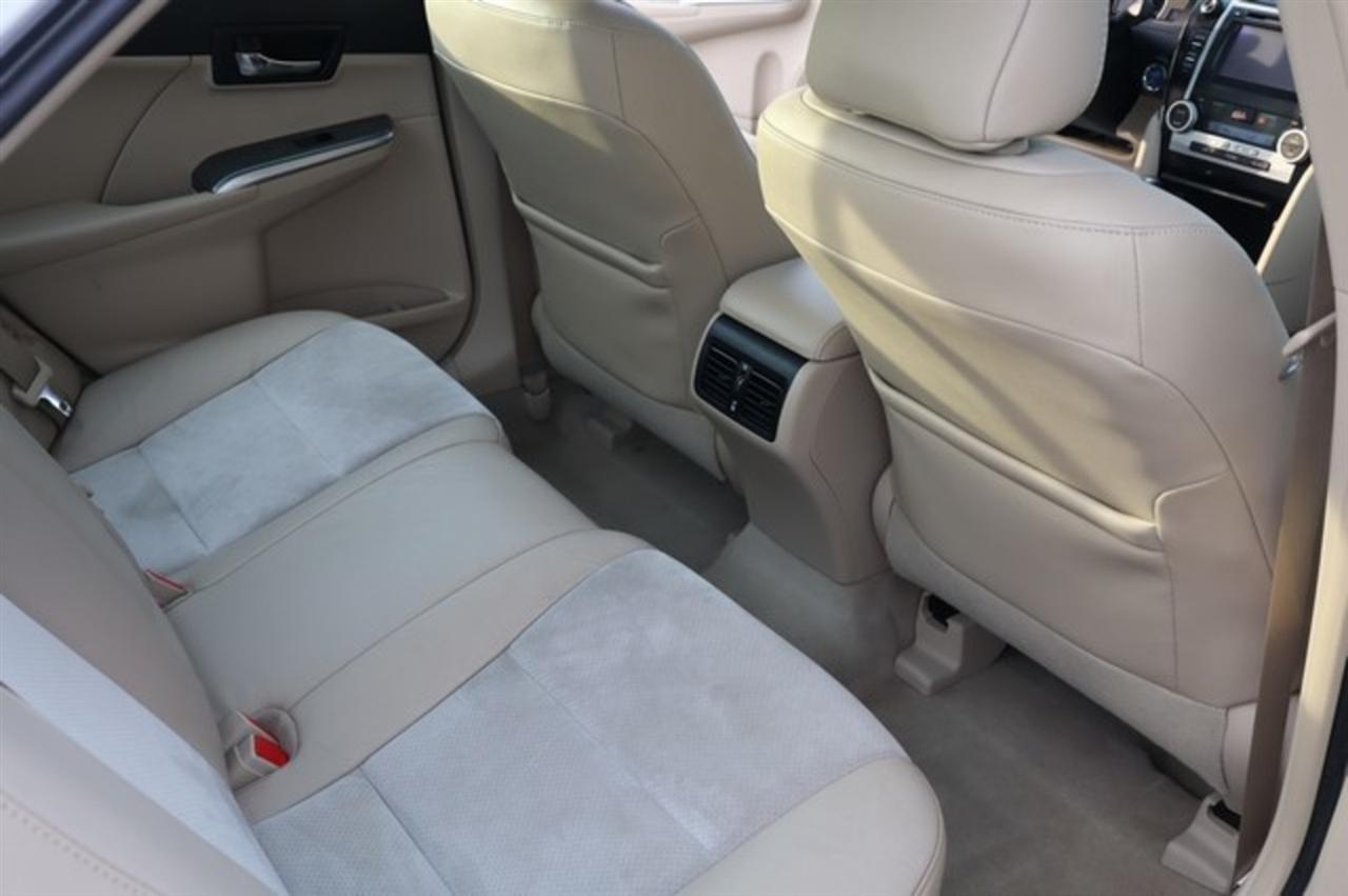Toyota Camry Hybrid  2012
