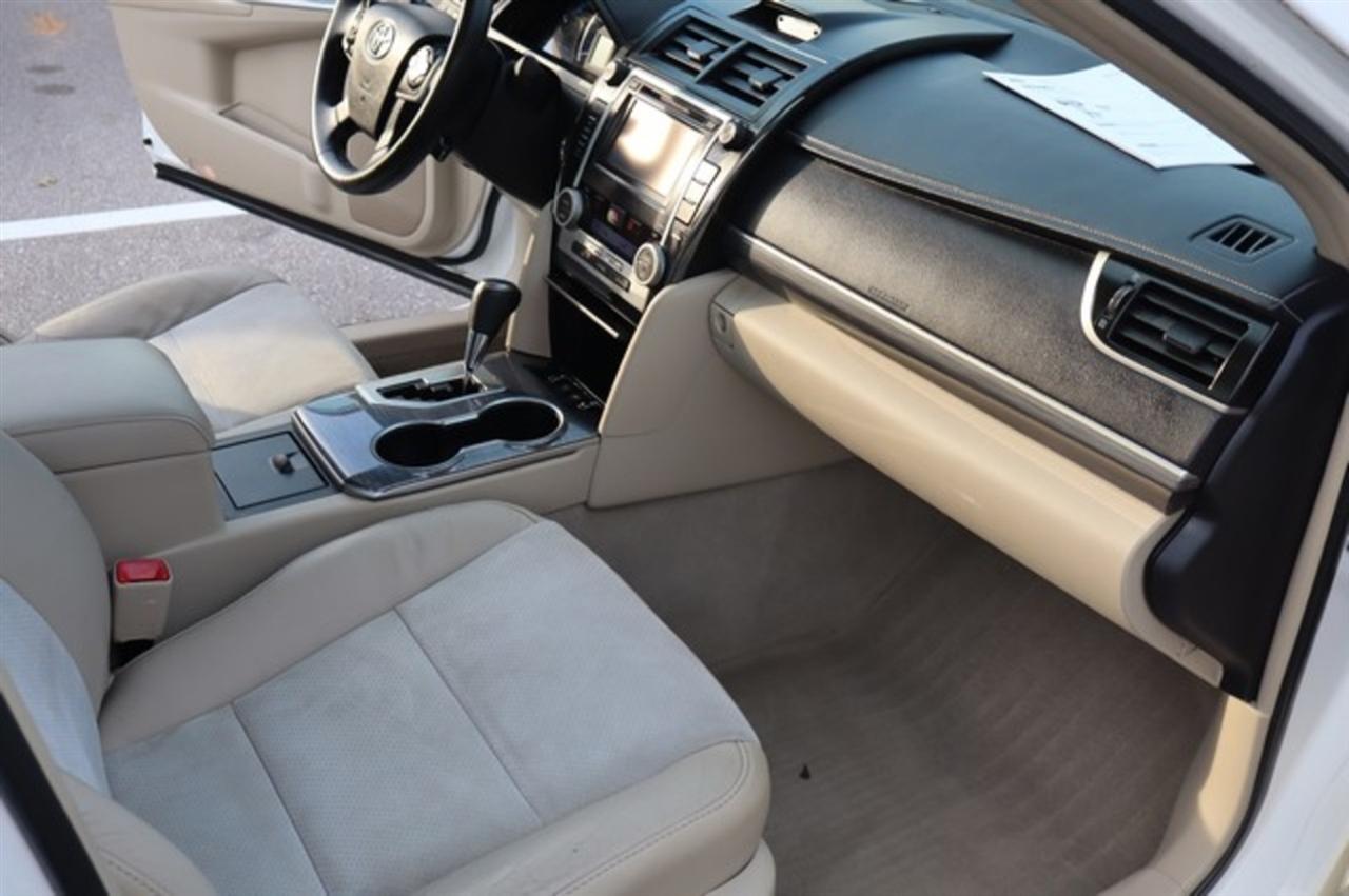 Toyota Camry Hybrid  2012