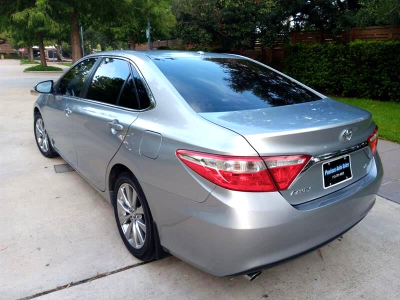 2015 Toyota Camry XLE photo 3