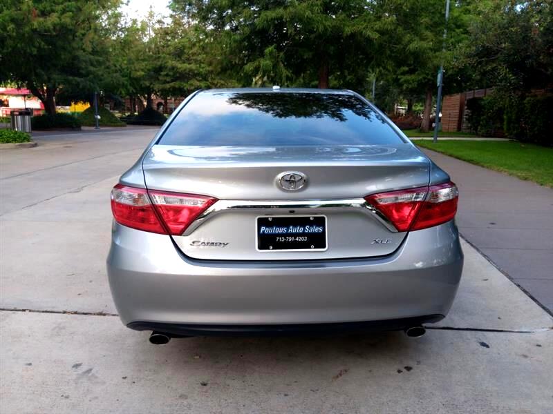 2015 Toyota Camry XLE photo 4