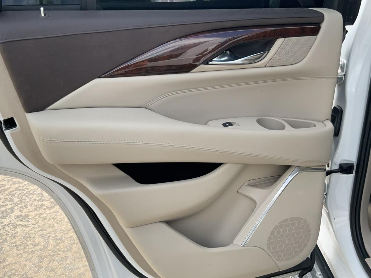Cadillac Escalade 4WD 4dr Luxury Collection 2016