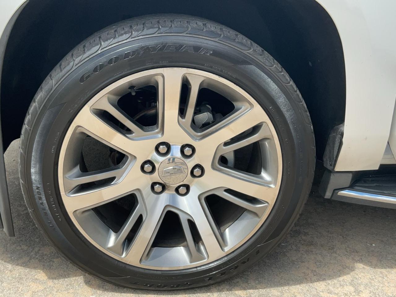 Cadillac Escalade 4WD 4dr Luxury Collection 2016