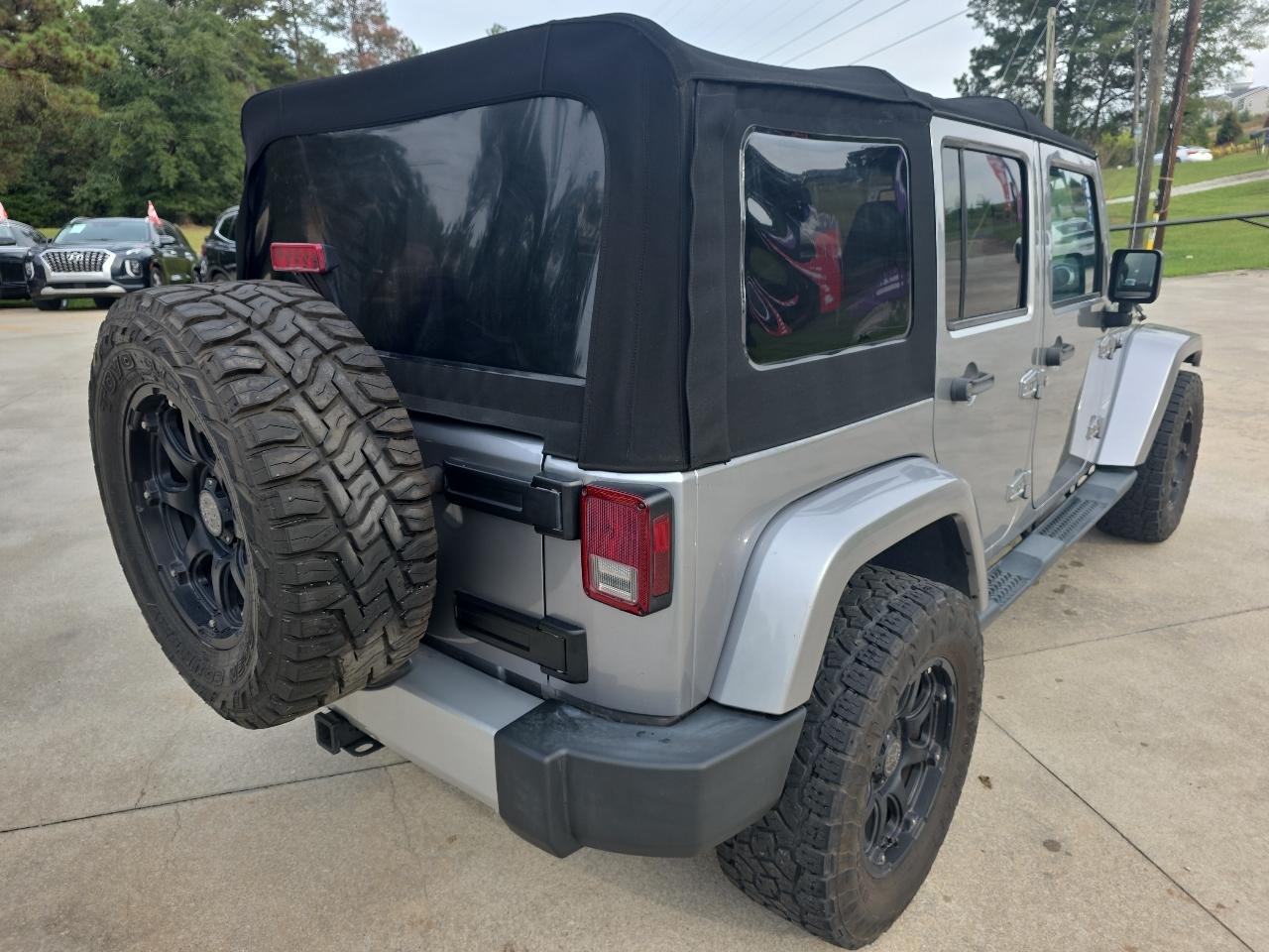 Jeep Wrangler Unlimited 4WD 4dr Sahara 2013