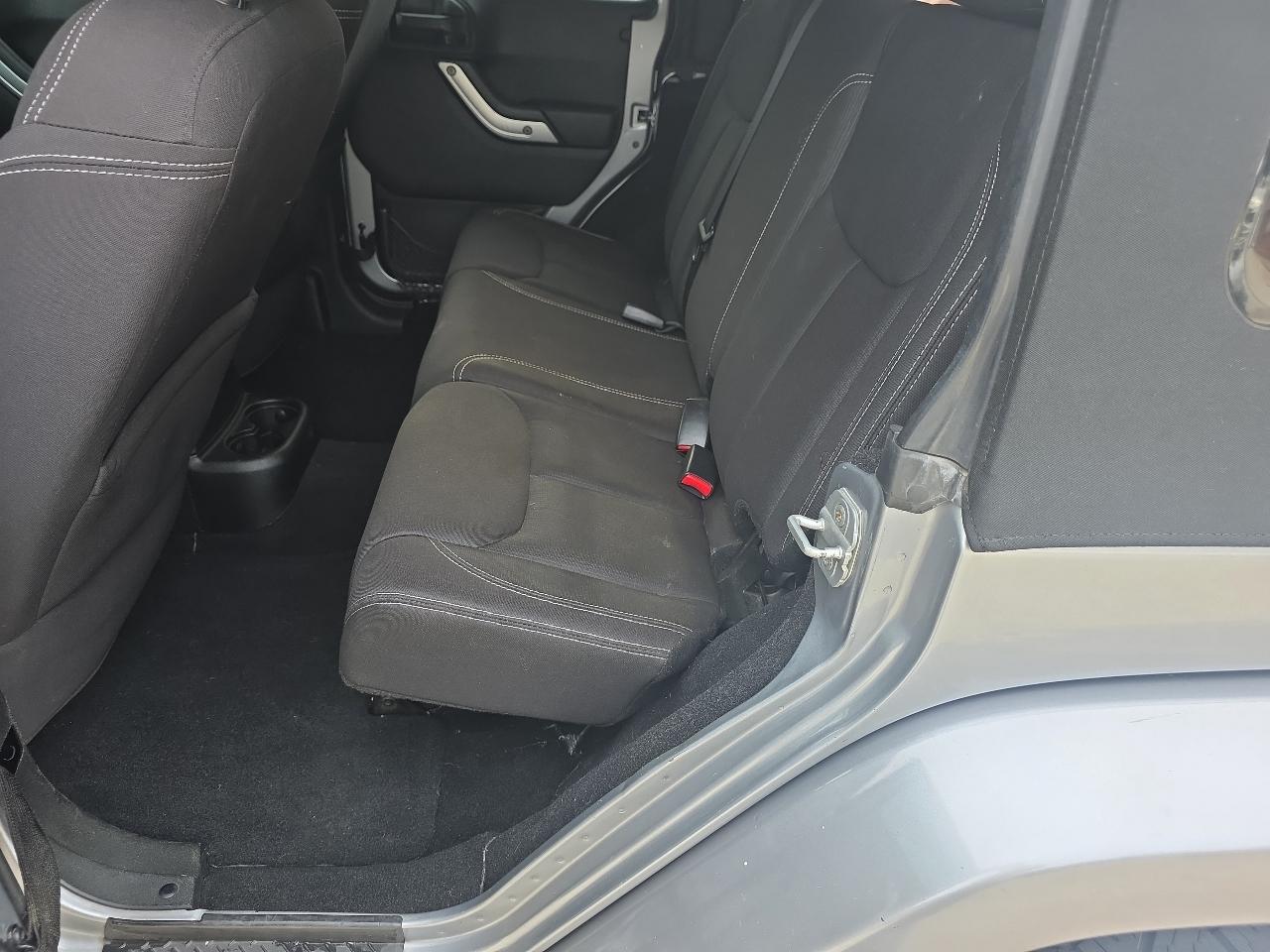 Jeep Wrangler Unlimited 4WD 4dr Sahara 2013