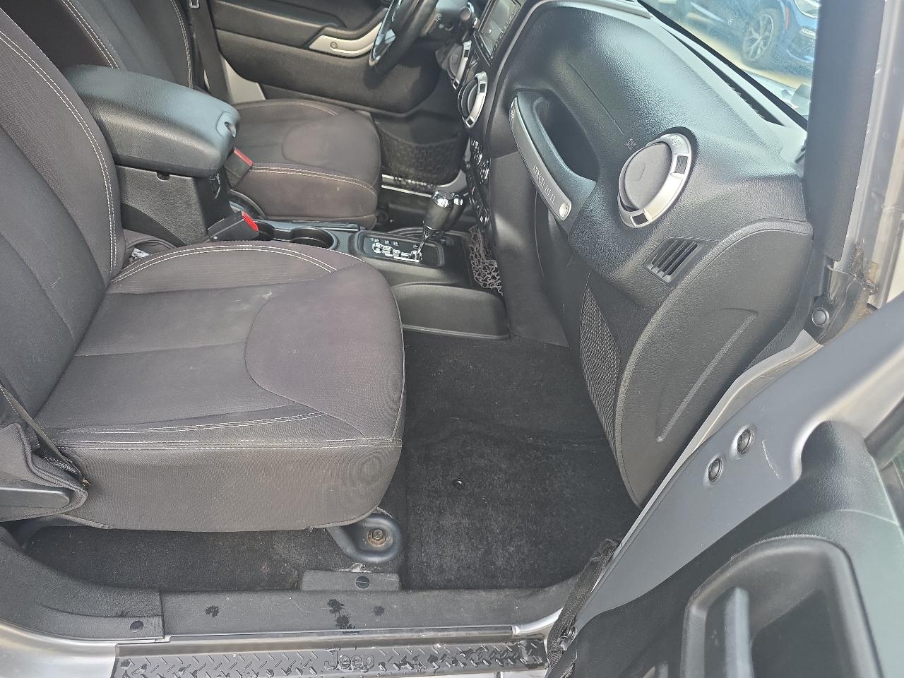 Jeep Wrangler Unlimited 4WD 4dr Sahara 2013