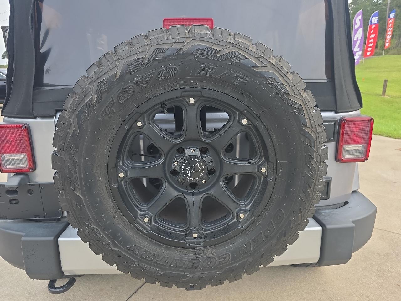 Jeep Wrangler Unlimited 4WD 4dr Sahara 2013
