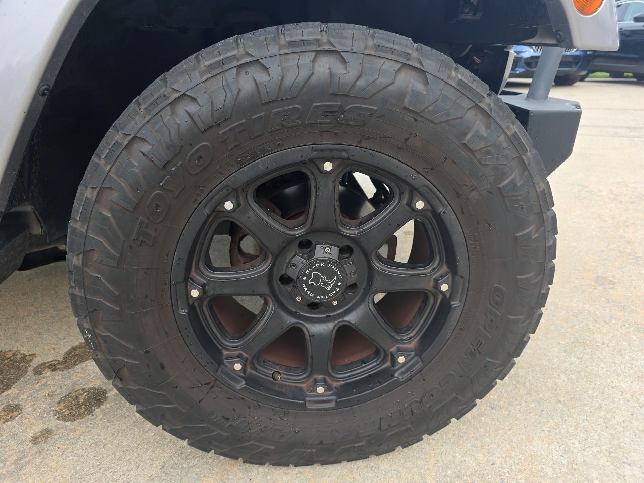 Jeep Wrangler Unlimited 4WD 4dr Sahara 2013