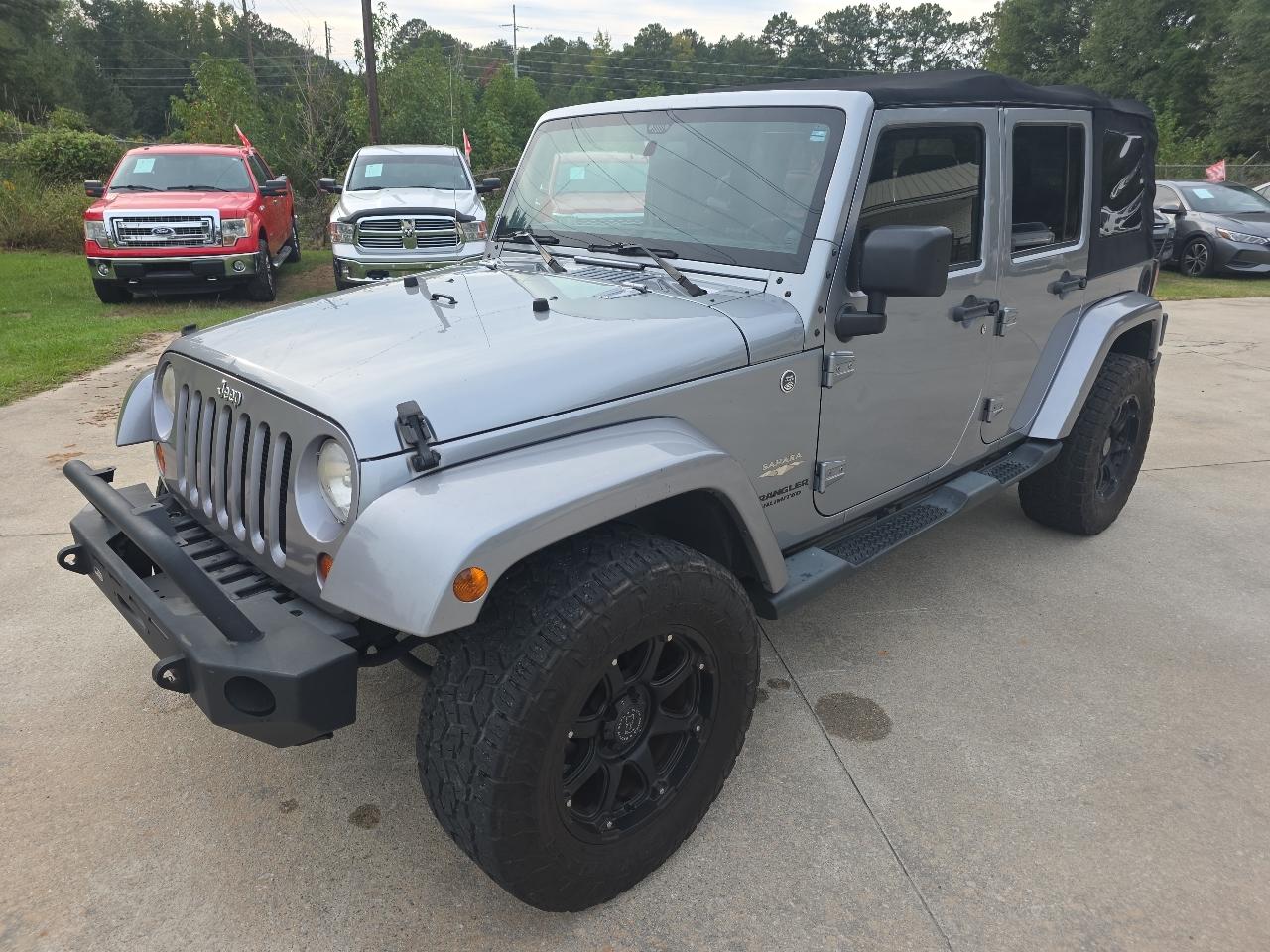 Jeep Wrangler Unlimited 4WD 4dr Sahara 2013