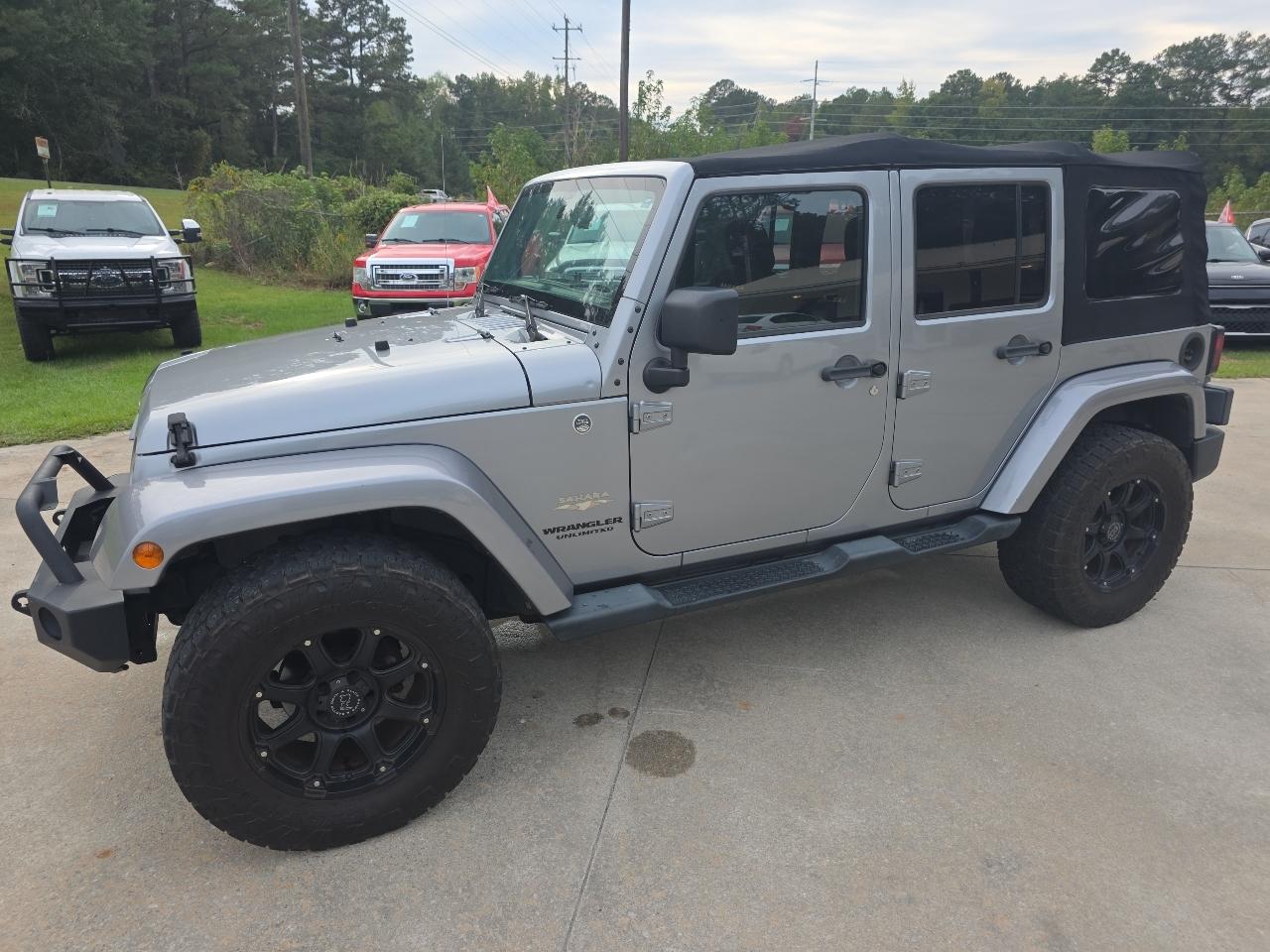 Jeep Wrangler Unlimited 4WD 4dr Sahara 2013