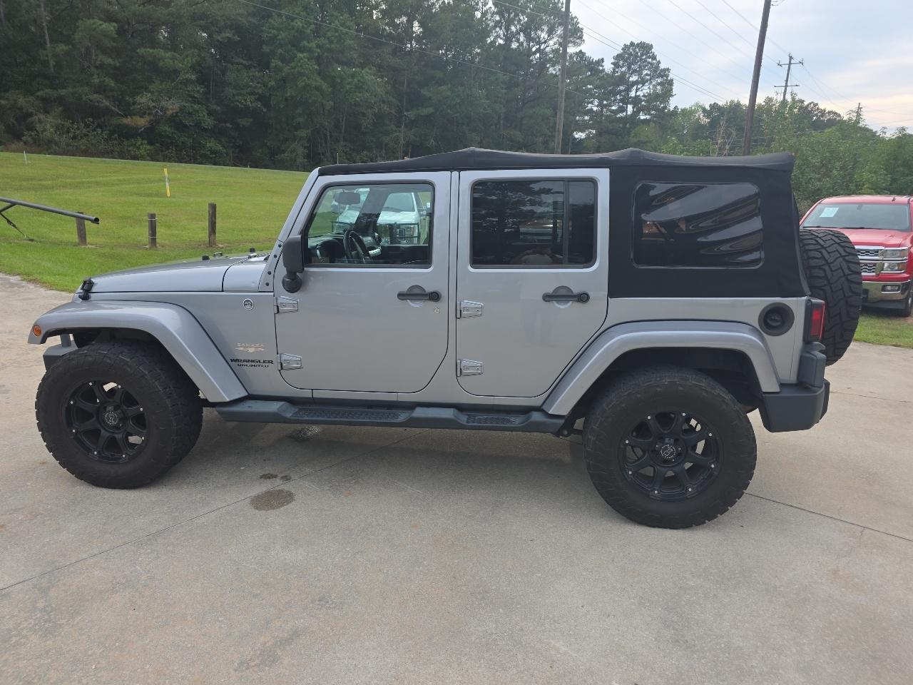 Jeep Wrangler Unlimited 4WD 4dr Sahara 2013