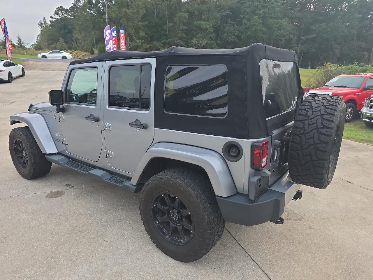 Jeep Wrangler Unlimited 4WD 4dr Sahara 2013