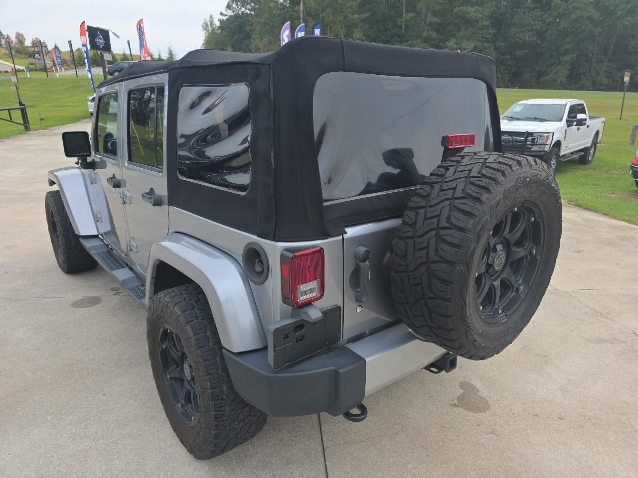 Jeep Wrangler Unlimited 4WD 4dr Sahara 2013