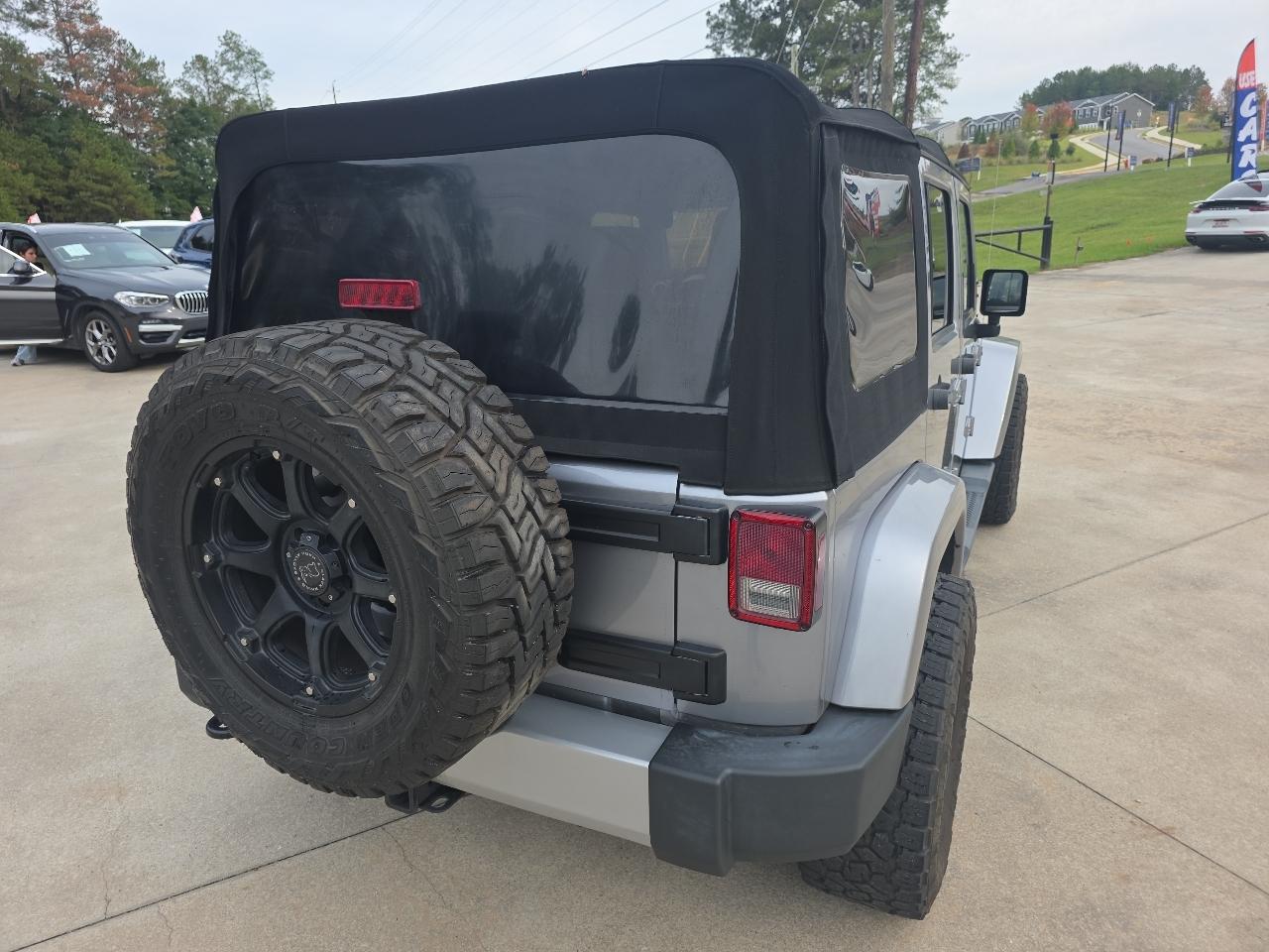 Jeep Wrangler Unlimited 4WD 4dr Sahara 2013