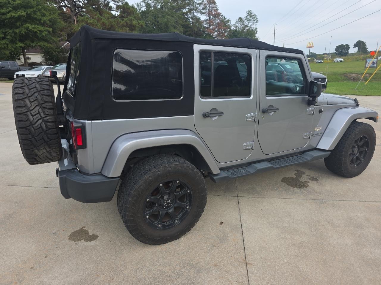 Jeep Wrangler Unlimited 4WD 4dr Sahara 2013