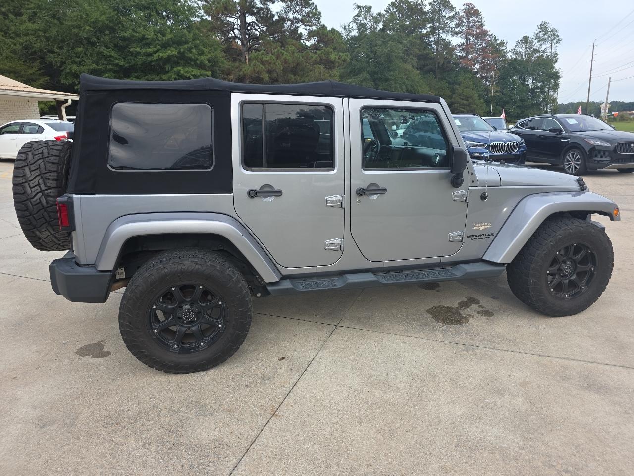 Jeep Wrangler Unlimited 4WD 4dr Sahara 2013