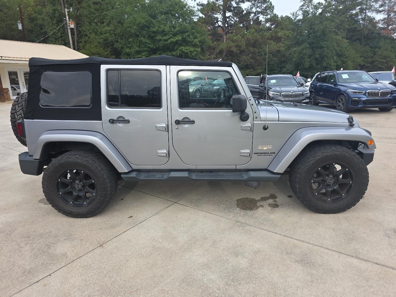 Jeep Wrangler Unlimited 4WD 4dr Sahara 2013