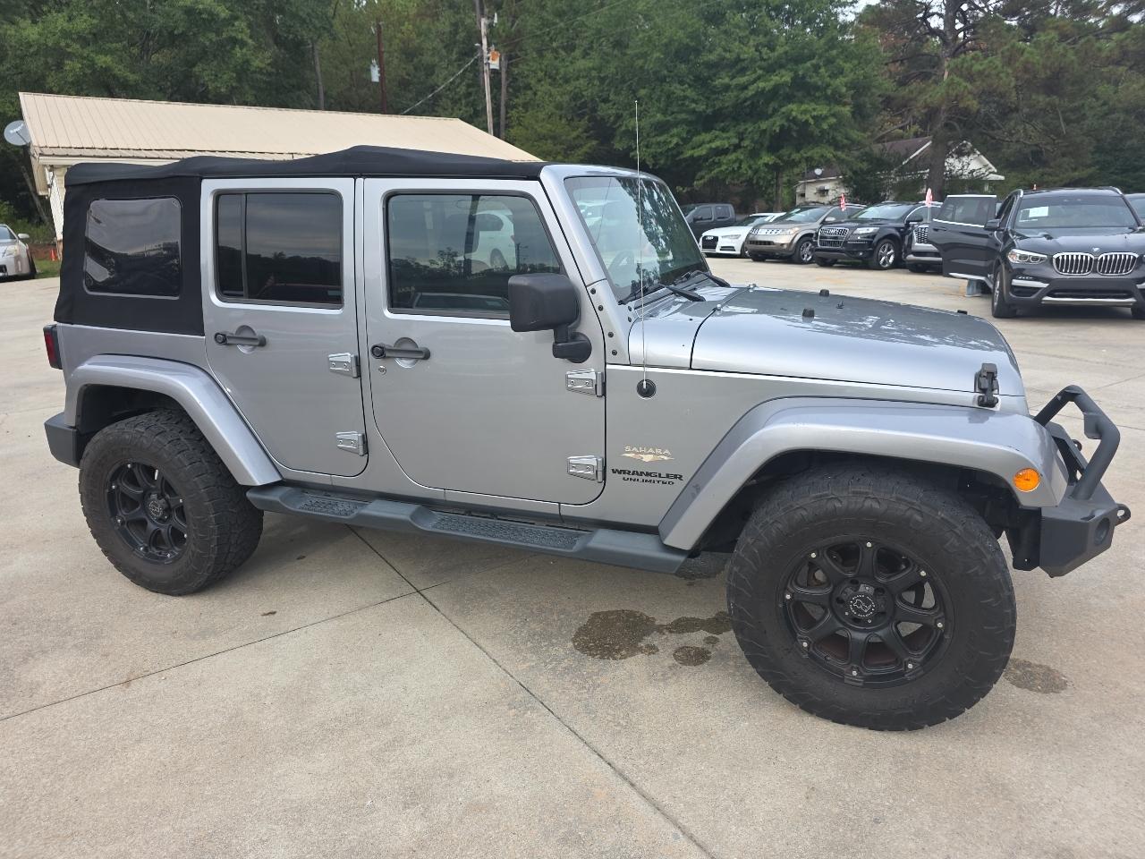 Jeep Wrangler Unlimited 4WD 4dr Sahara 2013