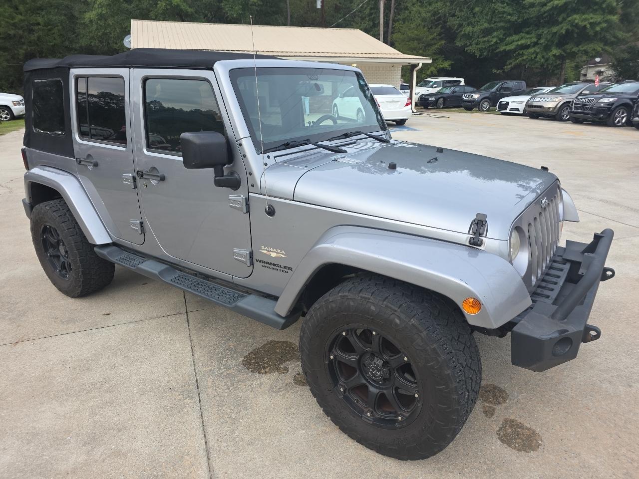 Jeep Wrangler Unlimited 4WD 4dr Sahara 2013