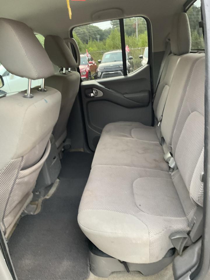 Nissan Frontier 2WD Crew Cab SWB Auto SV 2015
