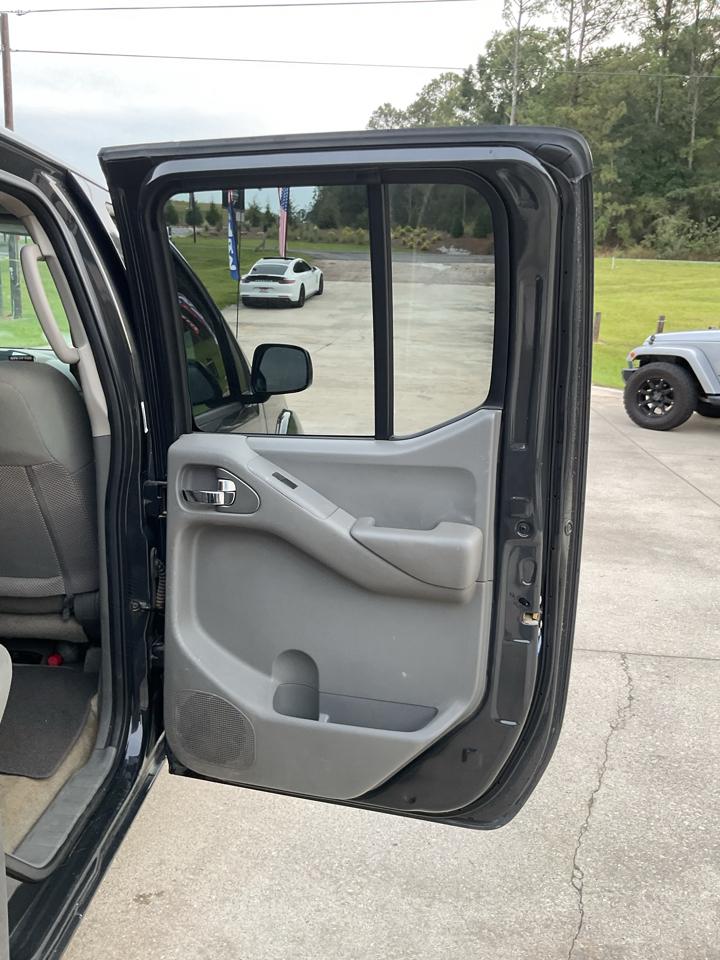 Nissan Frontier 2WD Crew Cab SWB Auto SV 2015