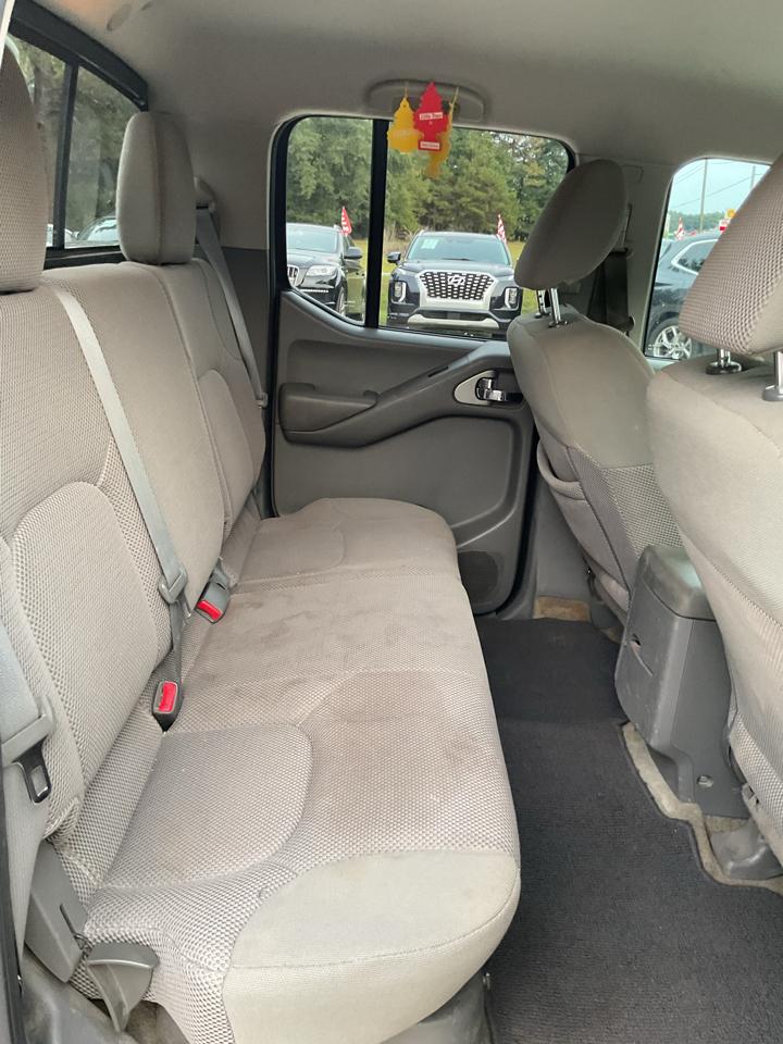 Nissan Frontier 2WD Crew Cab SWB Auto SV 2015