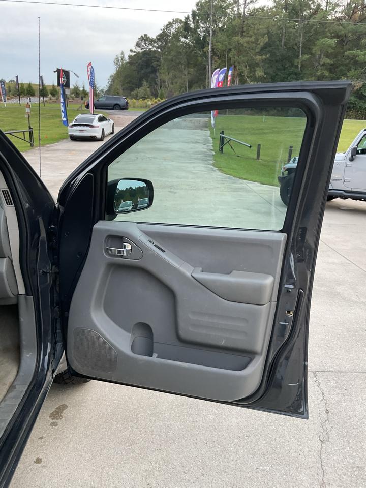 Nissan Frontier 2WD Crew Cab SWB Auto SV 2015