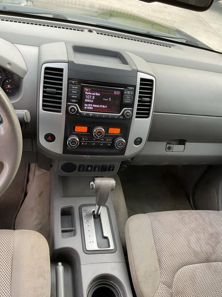 Nissan Frontier 2WD Crew Cab SWB Auto SV 2015