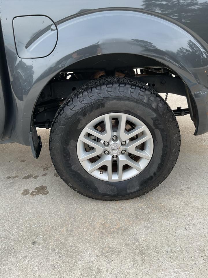 Nissan Frontier 2WD Crew Cab SWB Auto SV 2015