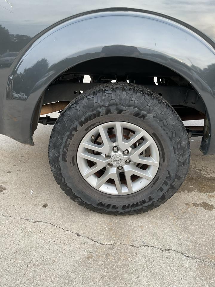 Nissan Frontier 2WD Crew Cab SWB Auto SV 2015