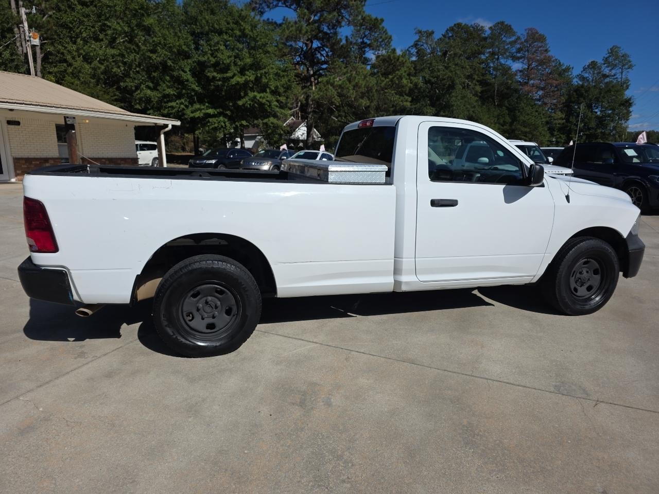 RAM 1500 Classic Tradesman 4x2 Reg Cab 8' Box 2019