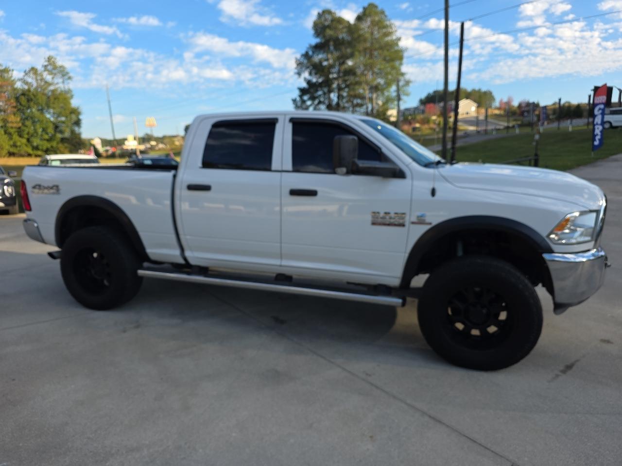RAM 2500 Tradesman 4x4 Crew Cab 6'4" Box 2018