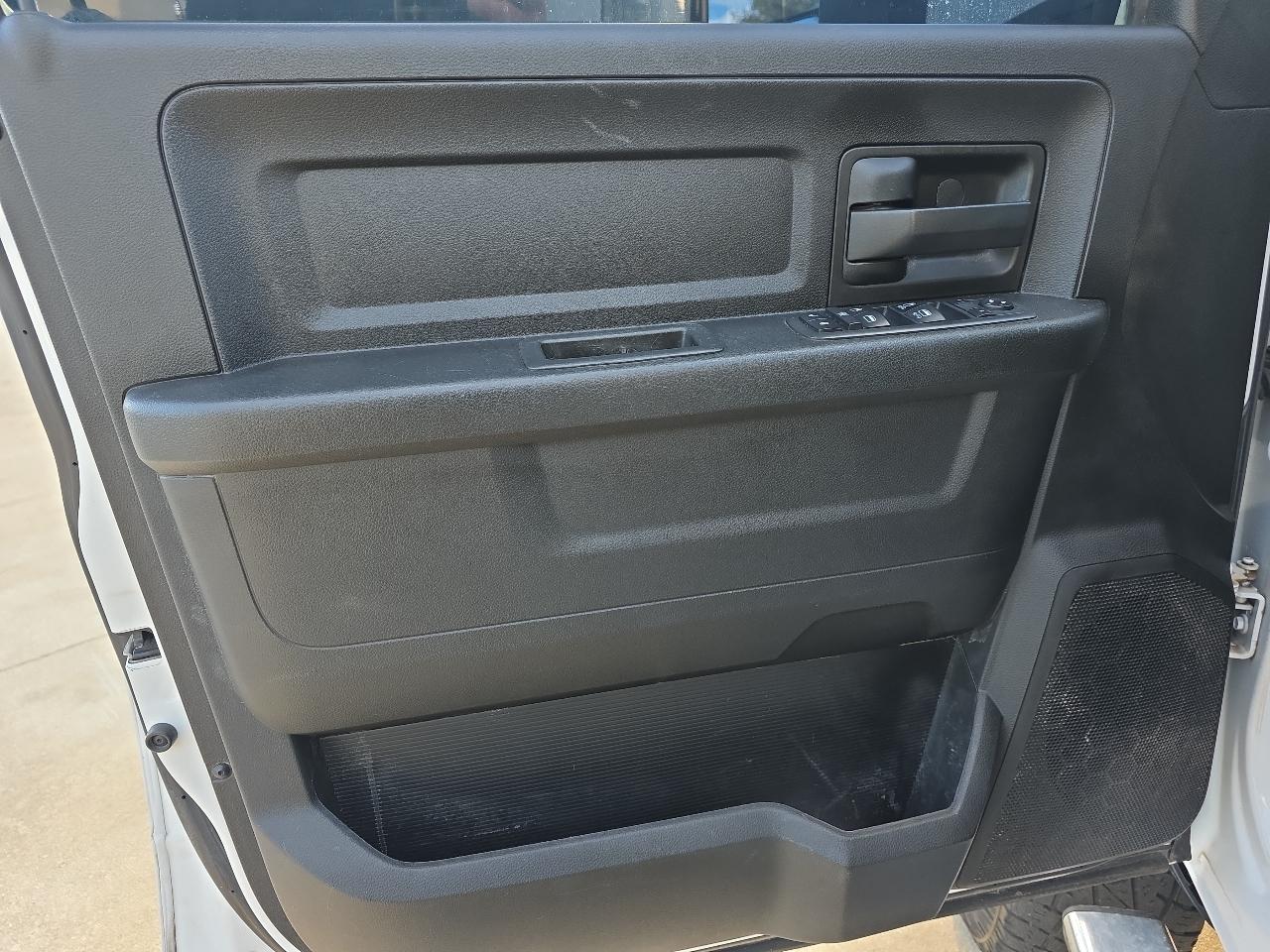 RAM 2500 Tradesman 4x4 Crew Cab 6'4" Box 2018