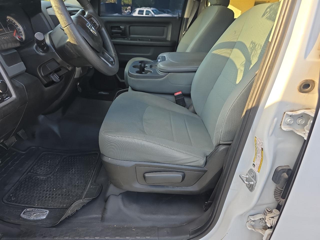 RAM 2500 Tradesman 4x4 Crew Cab 6'4" Box 2018