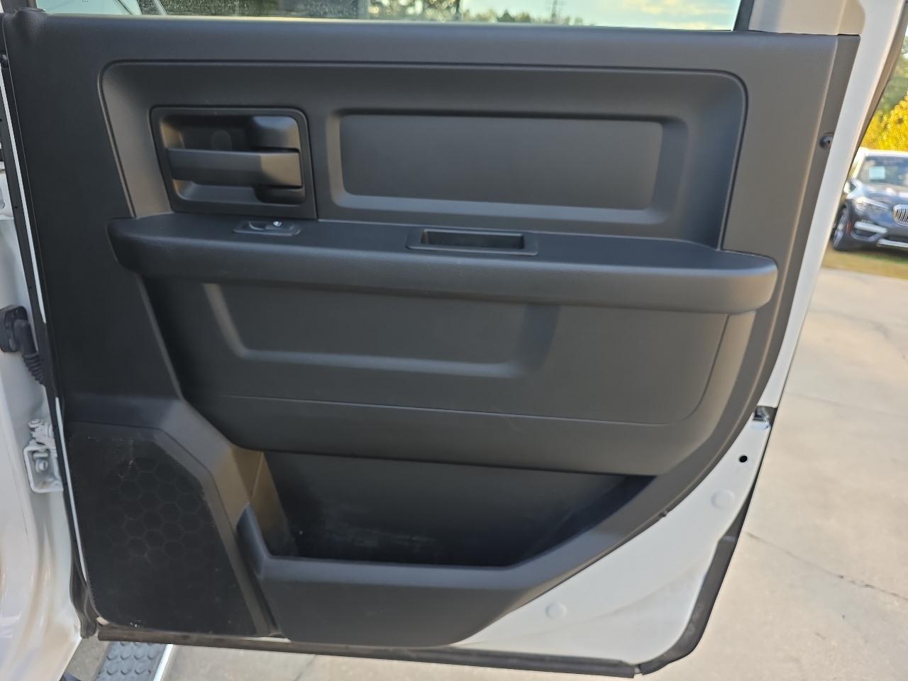 RAM 2500 Tradesman 4x4 Crew Cab 6'4" Box 2018