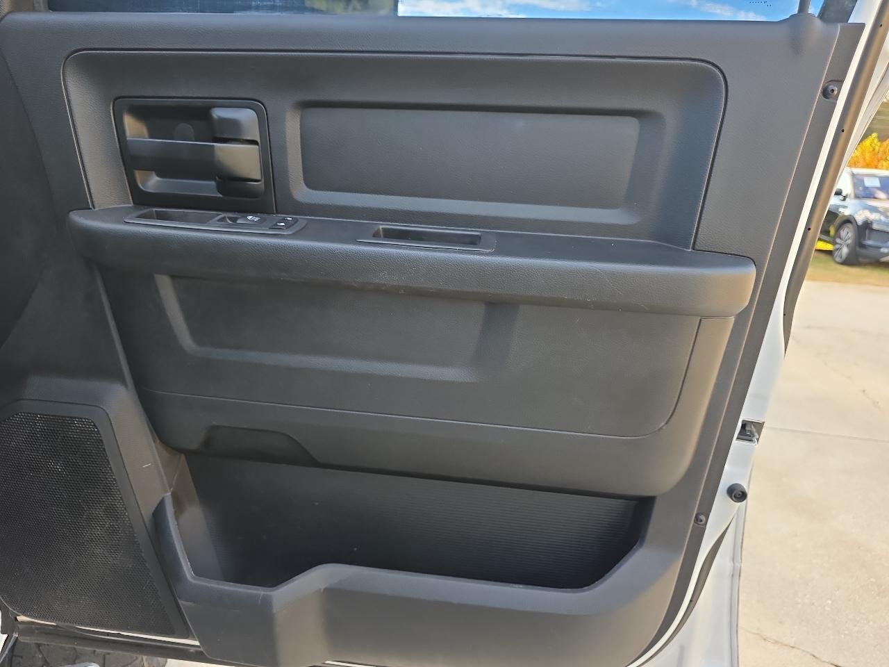 RAM 2500 Tradesman 4x4 Crew Cab 6'4" Box 2018
