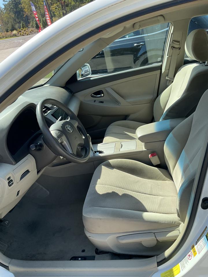 Toyota Camry 4dr Sdn I4 Man (Natl) 2010