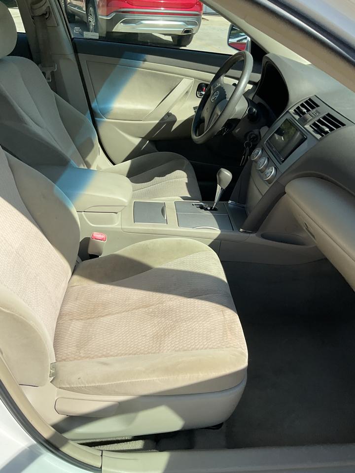 Toyota Camry 4dr Sdn I4 Man (Natl) 2010