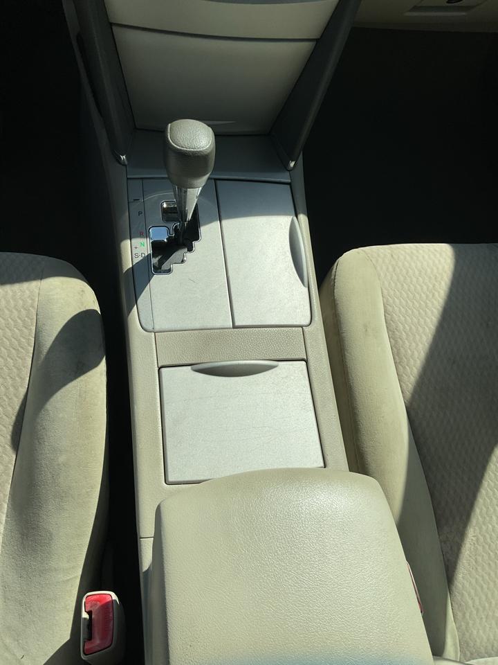 Toyota Camry 4dr Sdn I4 Man (Natl) 2010