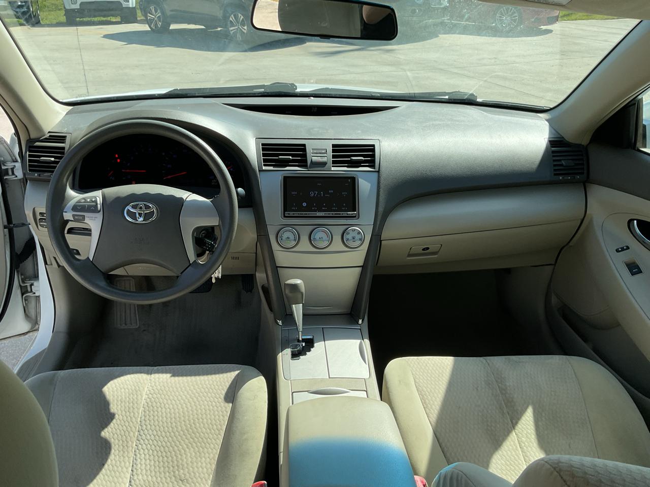 Toyota Camry 4dr Sdn I4 Man (Natl) 2010