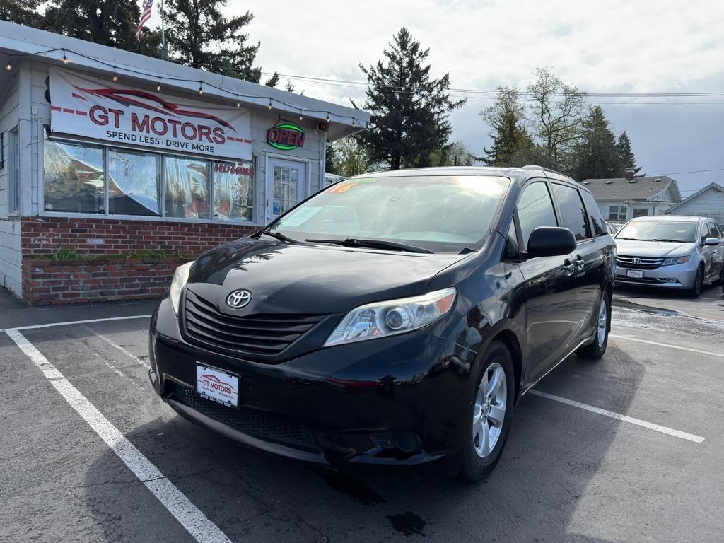 2016 Toyota Sienna LE V6 7-Passenger Access Seat's photo