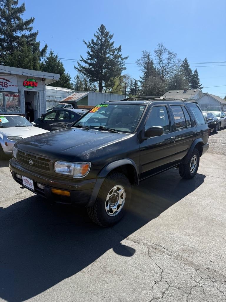 1996 Nissan Pathfinder 4 Dr XE 4WD SUV