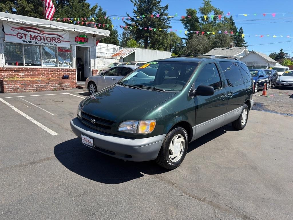 2000 Toyota Sienna LE