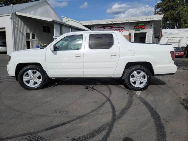 White 2014 Honda Ridgeline RTL Pickup Truck Four-Wheel Drive Automatic
