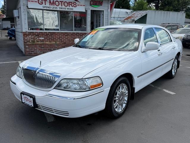 2011 Lincoln Town Car Signature Limited