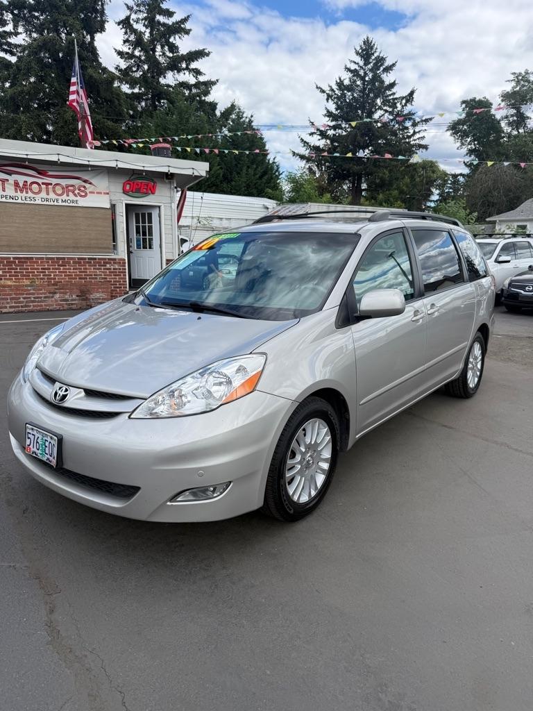 2010 Toyota Sienna XLE