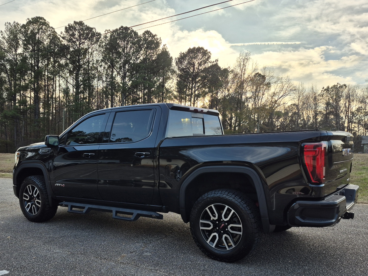 GMC Sierra 1500 AT4 Crew Cab Short Box 4WD 2021