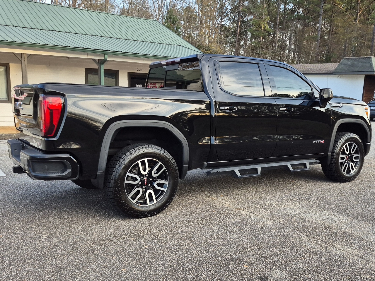 GMC Sierra 1500 AT4 Crew Cab Short Box 4WD 2021
