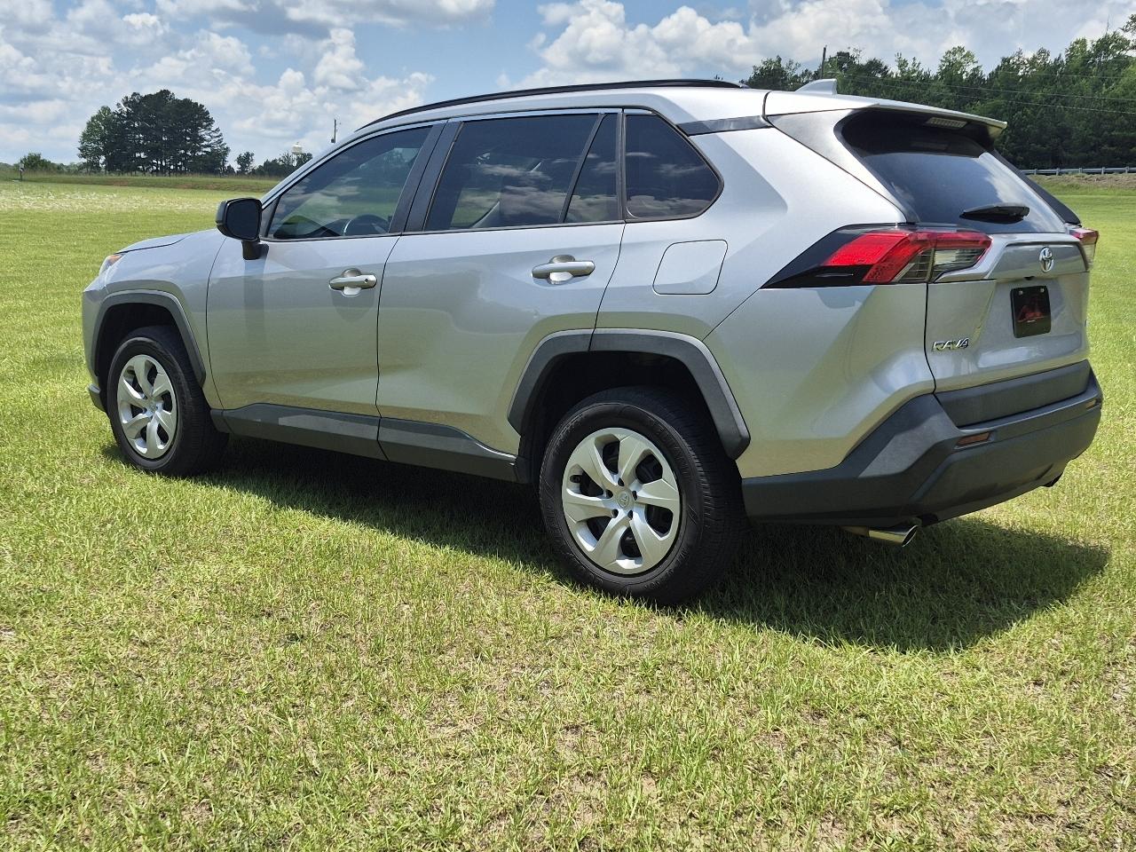 Toyota RAV4 LE 2020