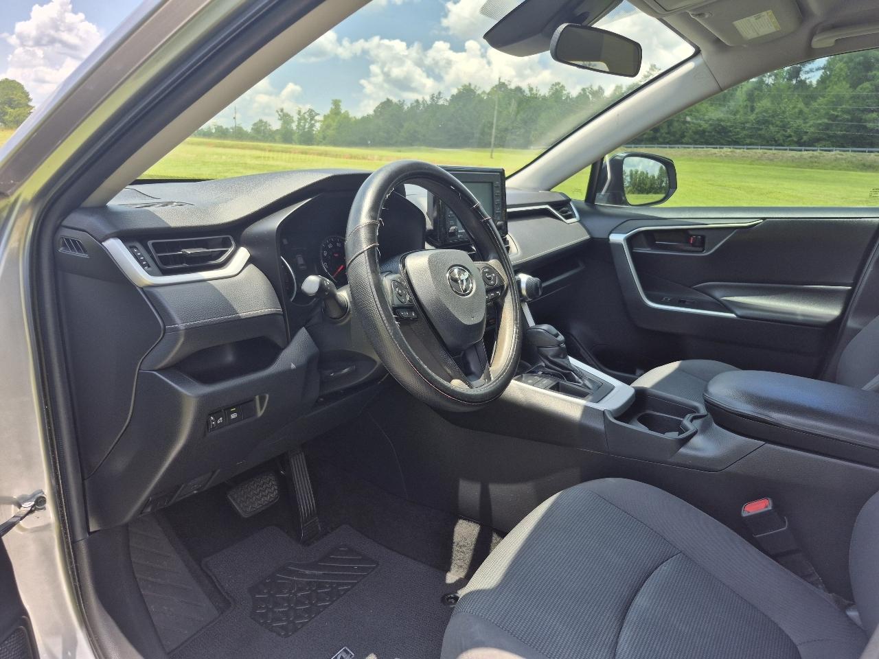 Toyota RAV4 LE 2020