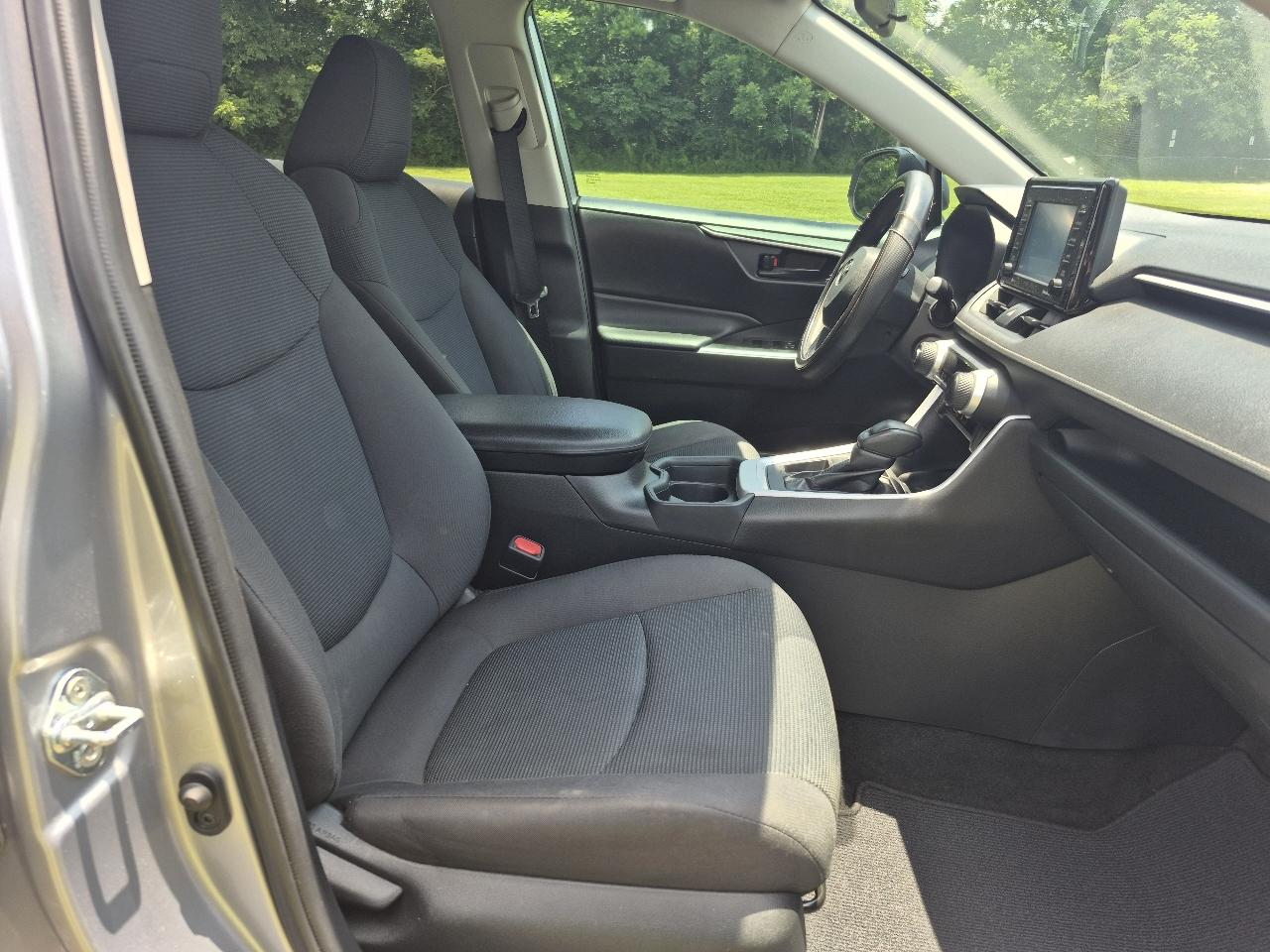 Toyota RAV4 LE 2020